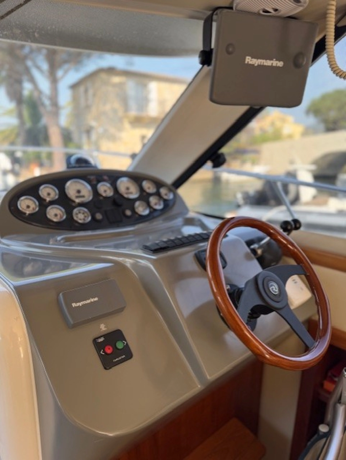 RIVIERA 33